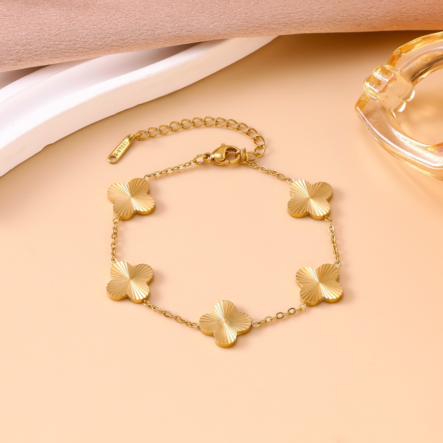Light luxury four-leaf clover engraved bracelet for women, stainless steel plated with 18K gold, high-end niche jewelry-image-1110735388