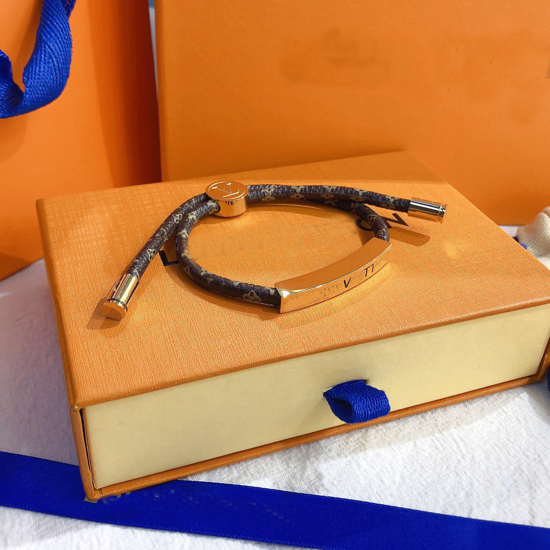 Newest Designer Bracelet Leather pendant Lettered Bracelets Fashionable Men Womens Bracelet Bangle Charm 18G Gold Plated Fashion Jewelry Gift