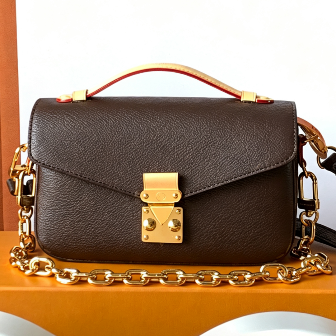 high-quality shoulder bag travel bag and handbag are made of soft cowhide leather lightly polished top handle and detachable and adjustable M14777