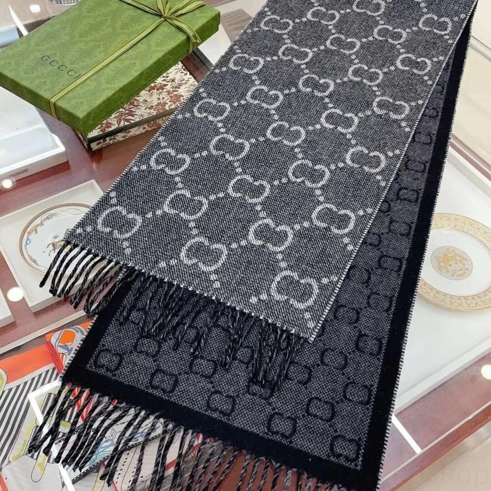 Top Quality Designer Monogram Wool Silk Scarf Jacquard Fringed Reversible Long Wrap Soft Thermal Winter G Shawl Quiet Luxury For Men Women