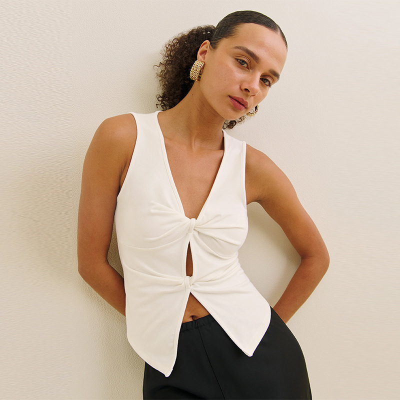 Solid color V-neck slim fit pure cotton top with a pure and sexy style white