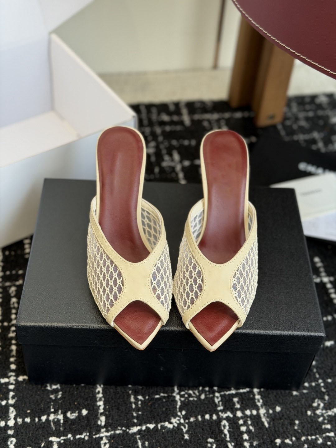 Top-quality chunky heel pointed open-toe sandals, women's slippers with hollow-out fishnet design, French romantic vibe, a must-have for spring