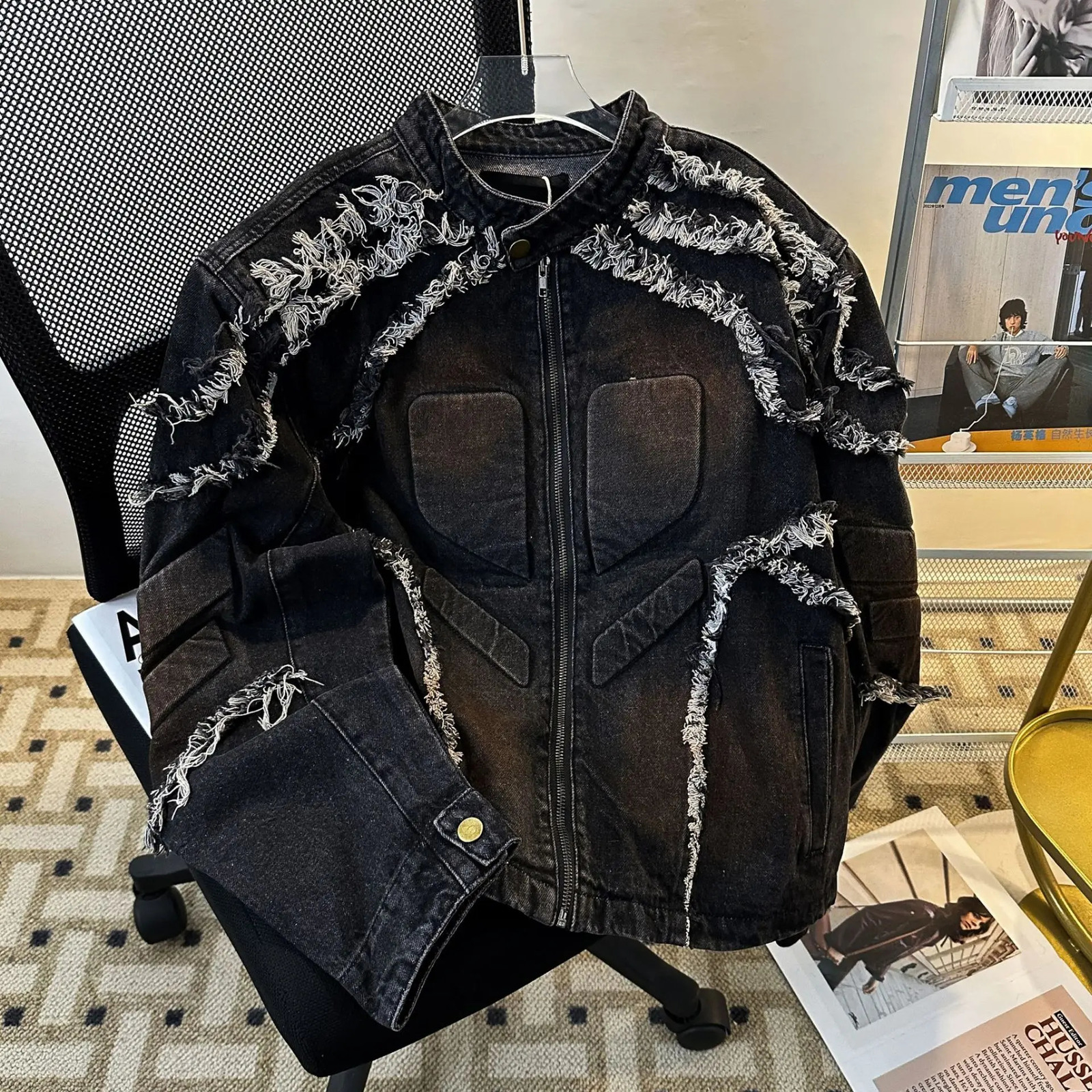 Mens Vintage American Style Embossed Frayed Shoulder Pad Denim Jacket Spring Autumn Stand Collar Biker Jacket 260612CJ