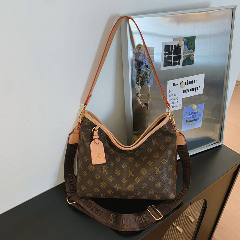 Luxury Designer New Luxury Shoulder Bags Solid Color Small Square Simple Commuting Lightweight Single Shoulder Crossbody Bag Daily Use Free Shipping