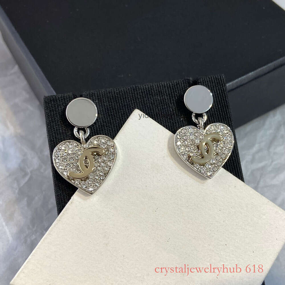 Designer jewelry channels earrings New Classic silver Button Round Stud Earrings Sweet Compact Full Diamonds Heart-Shaped Exquisite Earrings cc earr