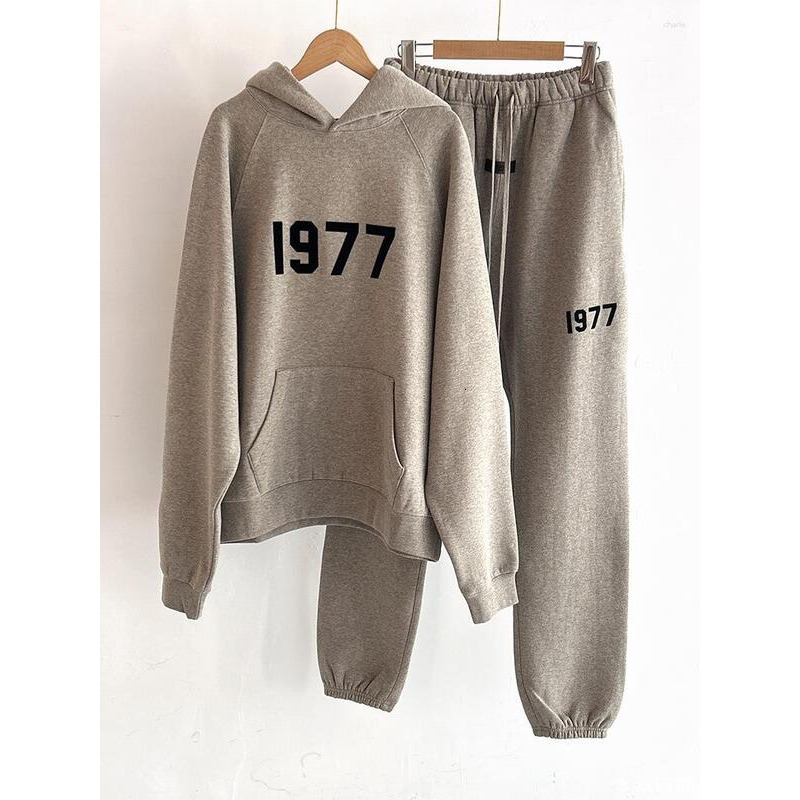 Survêtements pour hommes en stock Version correcte Fog Essential 22Ss Logo floqué 1977 Sweat à capuche Ensemble assorti 1a8
