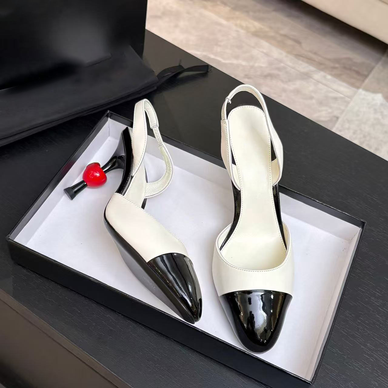 Fashionable Leather Sandals with a Slim-Slimming Fit Perfect for Fall & Winter