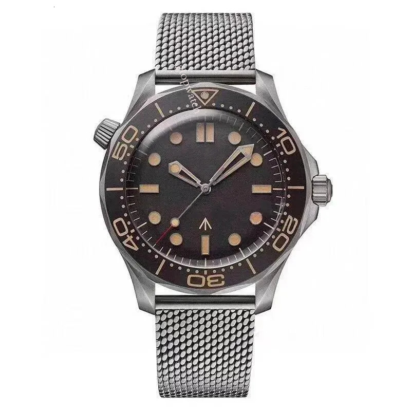 42mm 300M Match with a watch box Luxurious for men automatic Watch Mechanical movement Size