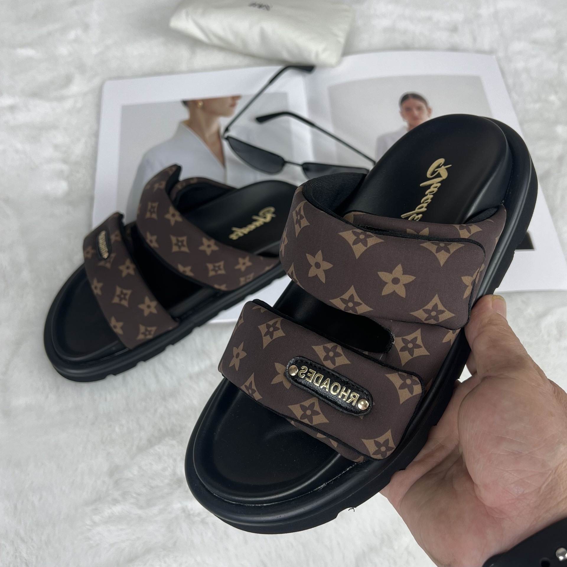 2026 New New Designer Shoe Slide Slippers Summer Beach Sandal Velcro Thick - Soled Sandals Brand Versatile Women's Luxury Shoes Slipper Free Sh