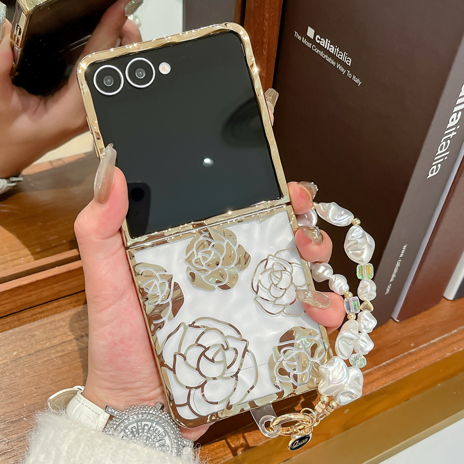 Convient pour la coque de téléphone Samsung Galaxy Z Flip7, coque de protection pour femme avec écran pliable en forme de fleur de rose ondulée p