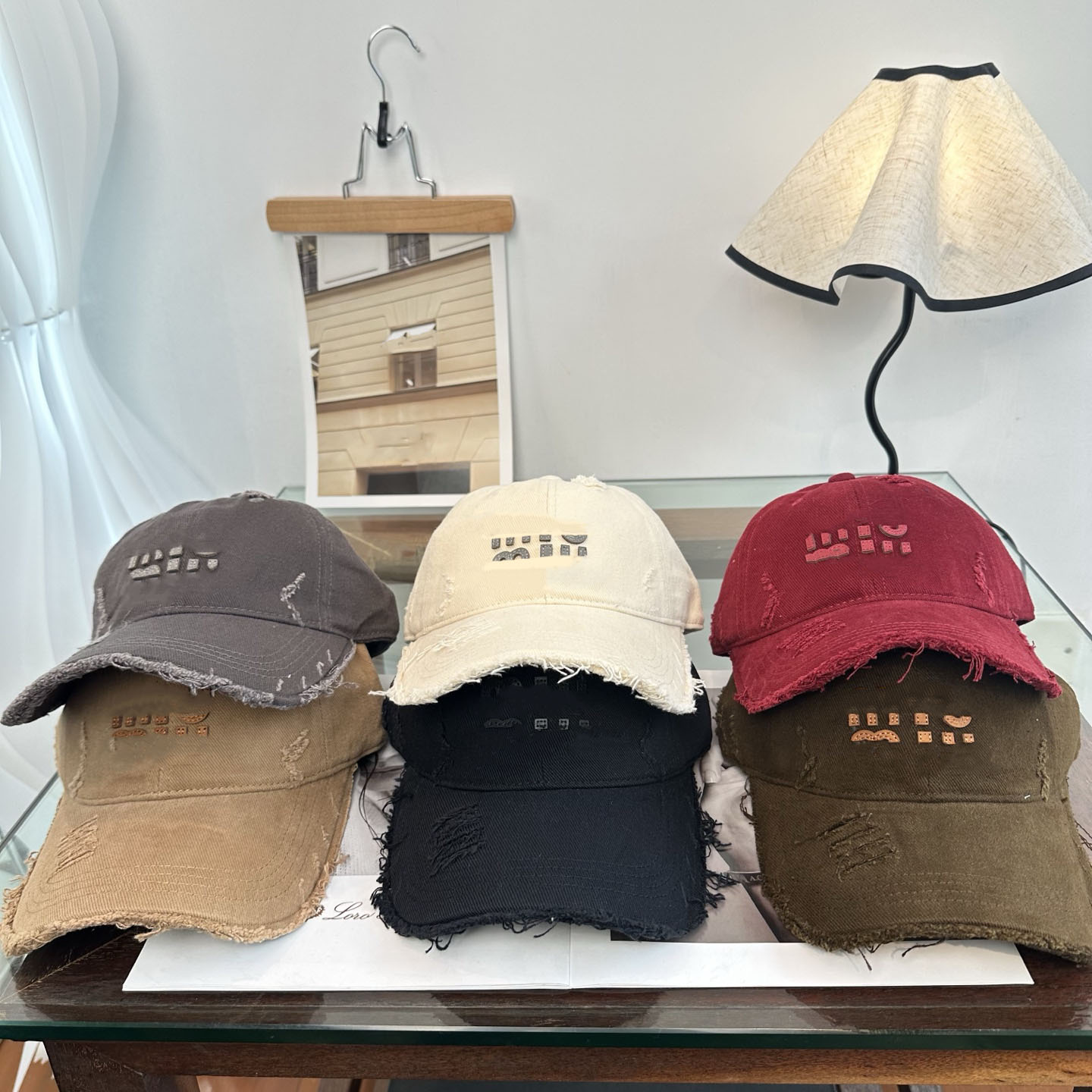 2026 New Designer Luxury Brand Letter Personalized Men's And Women's Baseball Hats Autumn Fashion Fashion Cool Small Hole Hardtop Duck