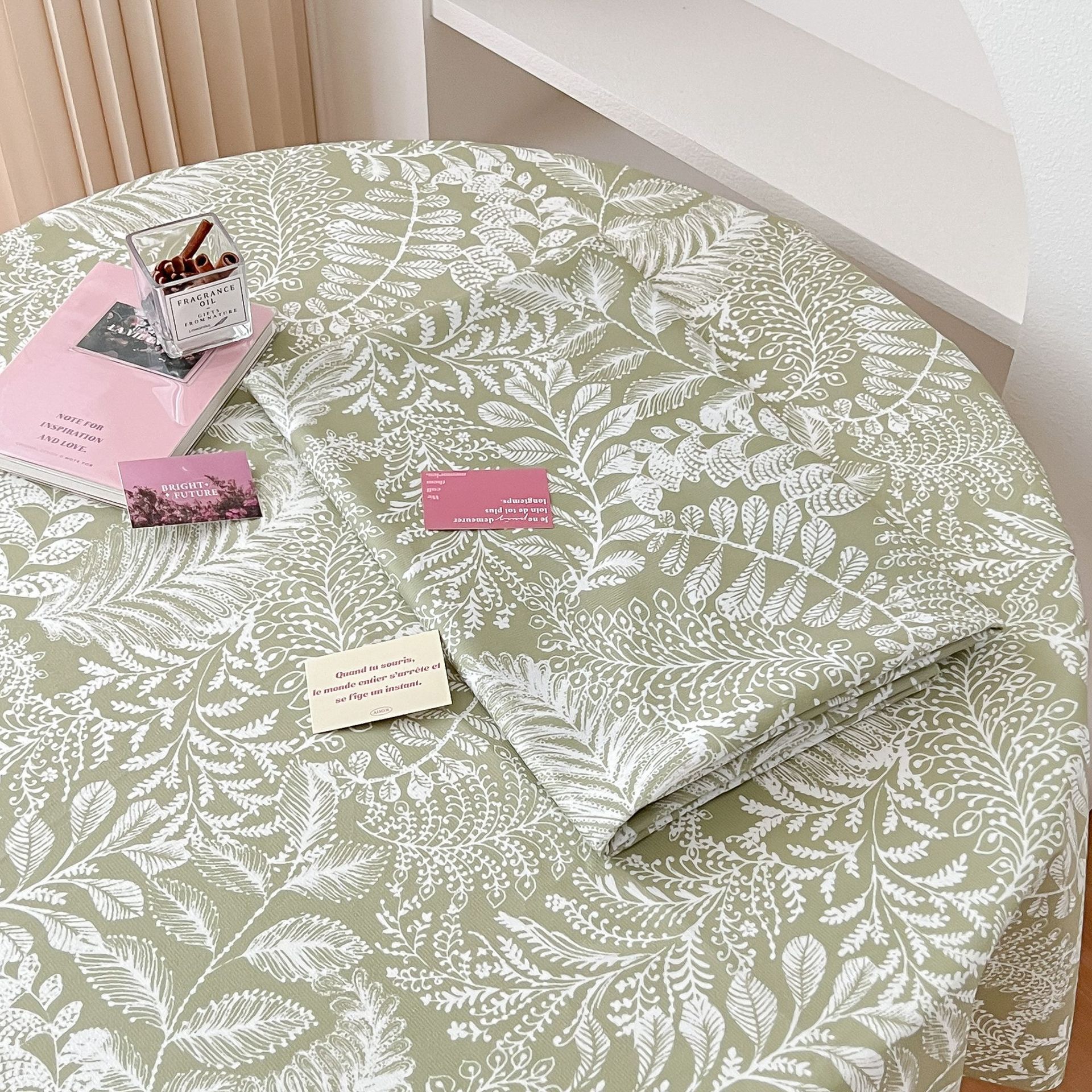 YL-38831 Custom Waterproof Tablecloth, Nordic Style, Springtime Design, Commonly Used Waterproof Tablecloth/Coffee Cover, In Stock-image-1111380489