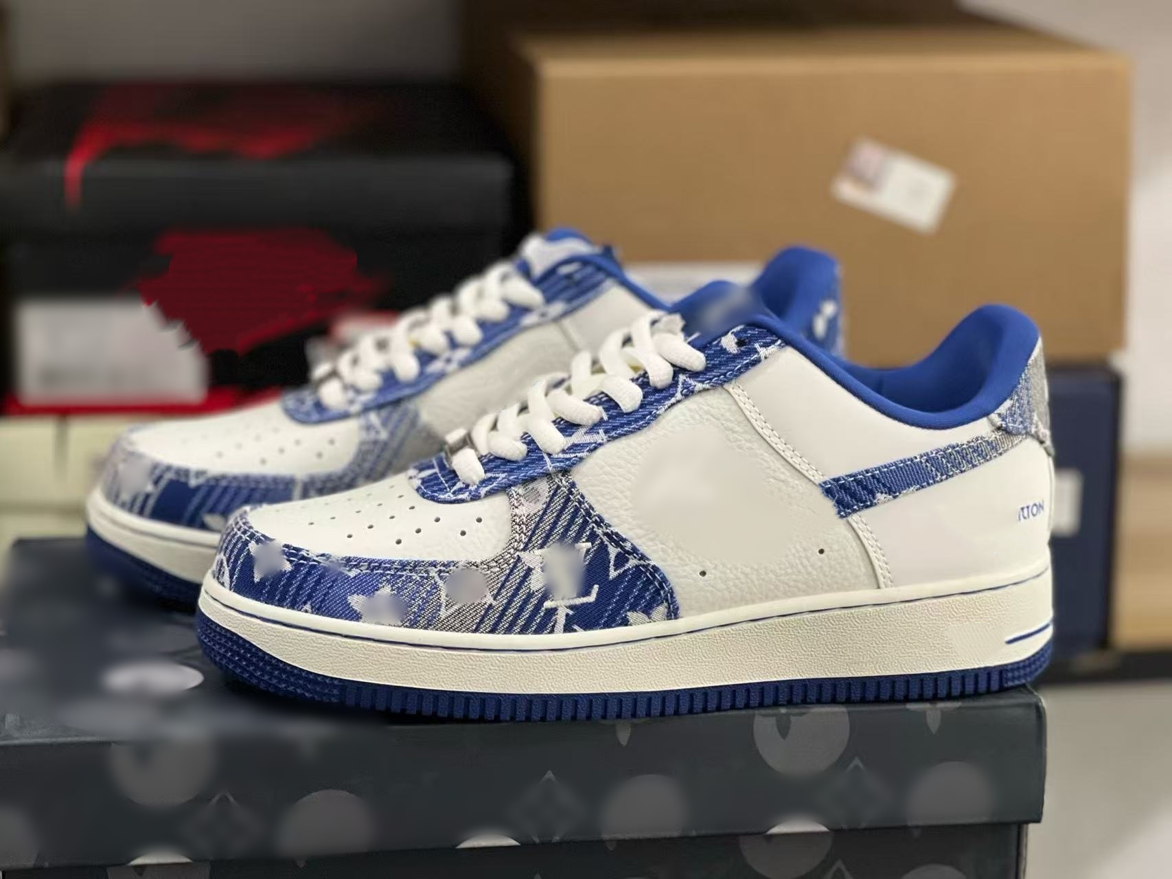 2026 Designer luxury brand designer trainers casual shoes Logo Embossed Trainer Sneaker triple white sky blue black green yellow denim low mens snea