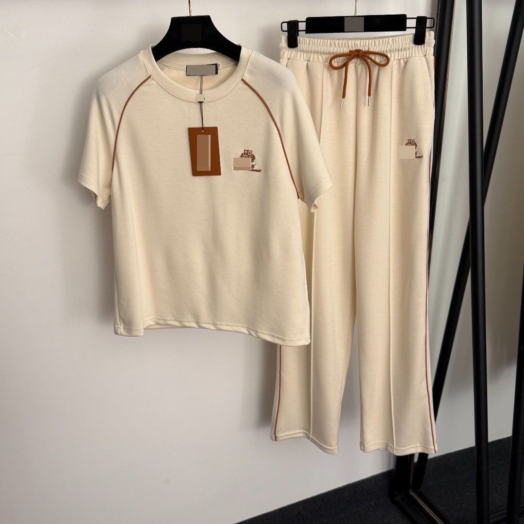 T-shirt et pantalon de sport pour femmes à la mode, ensemble deux pièces décontracté brodé;Ensemble deux pièces décontracté avec T-shirt et panta