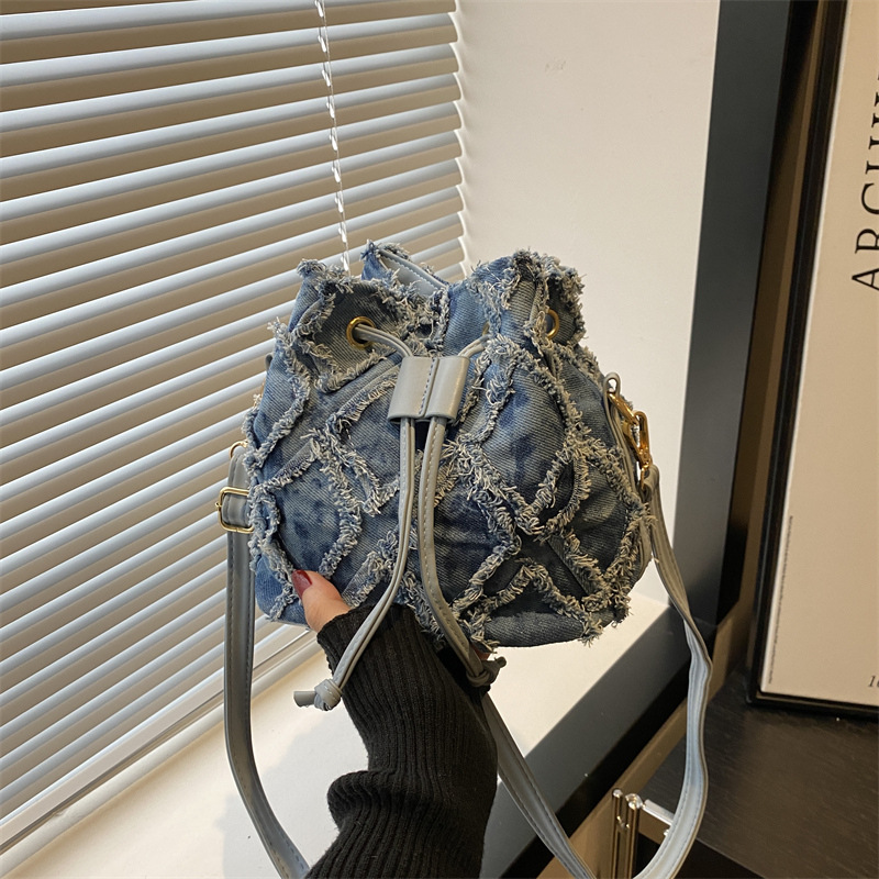 2026 diamond grid denim drawstring new trendy and personalized women's Korean version simple crossbody single shoulder bucket bag