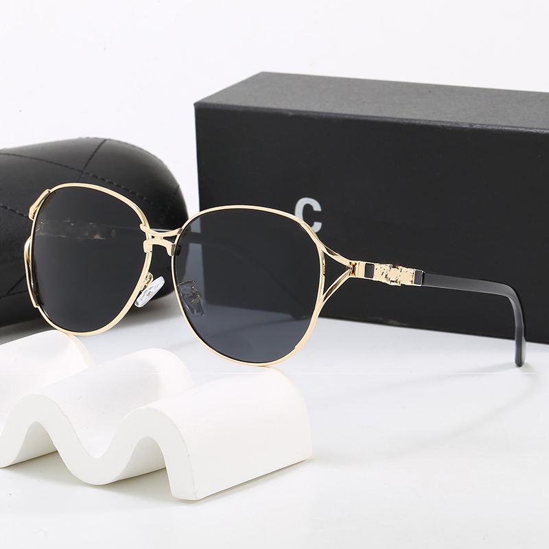 Luxury Hollow Gold Metal Oval Sunglasses for Women Vintage Carved Temple UV400 Protection Fashion Oversized Shades Outdoor Eyewear
