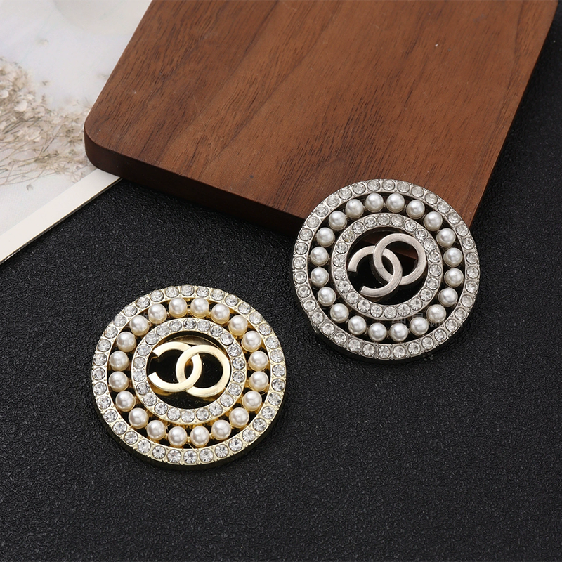 Round C-Letter Broche Inlay Crystal Designer Brooch 18K Gold Plated Rhinestone Brooch Pins Charm Girls Pearl Pin Men Marry Wedding Party Cloth Acces