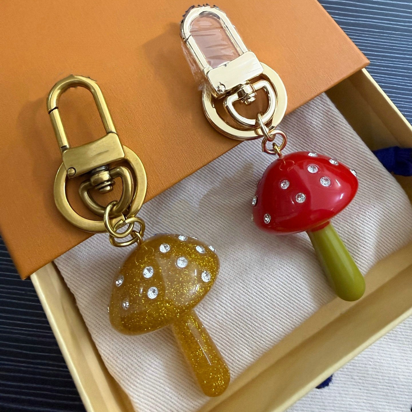 Designer Keychain Fashion Mushroom fried dumpling keychain fruit pendant Men Keychain Women key chain Accessories Gifts