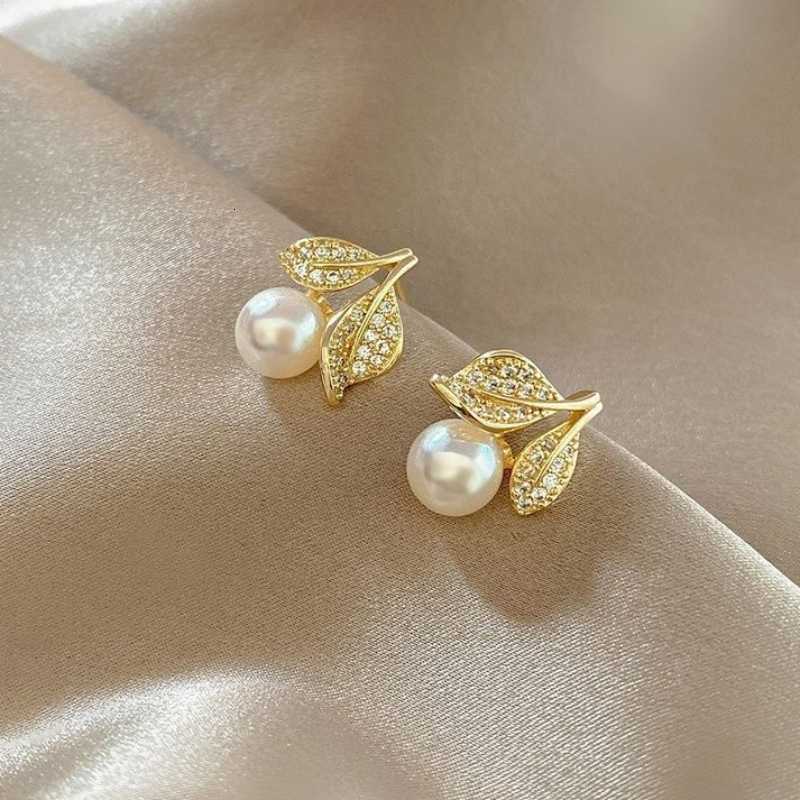 Imitation Trend Crystal Round Pearl Stud Earrings for Women Korean Simple Fashion Cute Geometry Jewelry Accessories Gift M260623