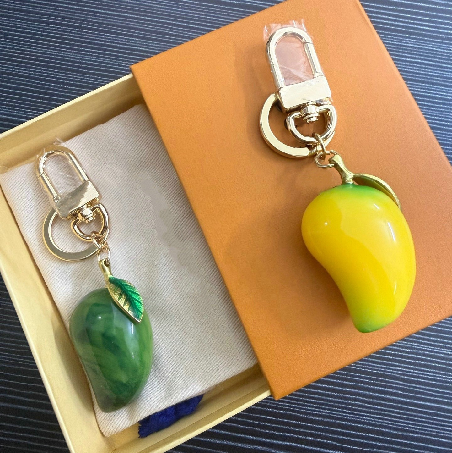 Designer Keychains Mango keychain fruit pendant Fashion Pendant Car Chain Charm Luxury Bag Decor Keychain Accessories