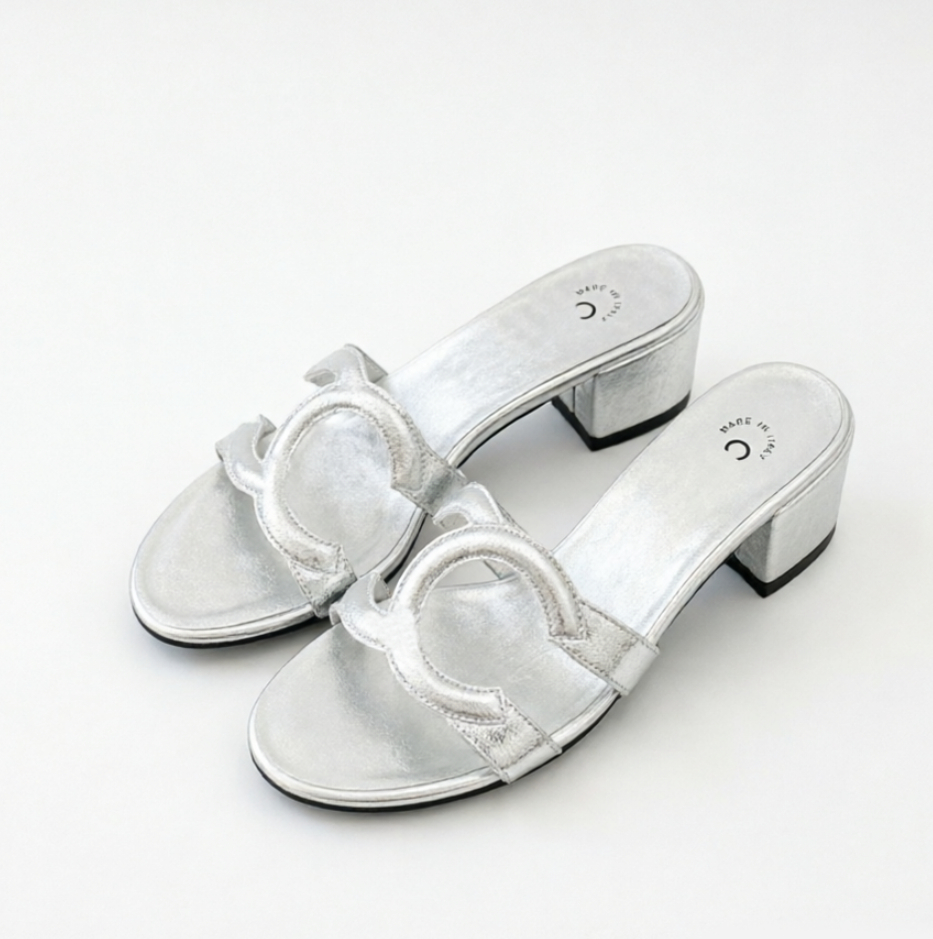 2026 Paris Cha Pantofole di lusso firmate da donna argento punta aperta con tacco medio sandali scorrevoli casual in vera pelle comode scarpe da osp