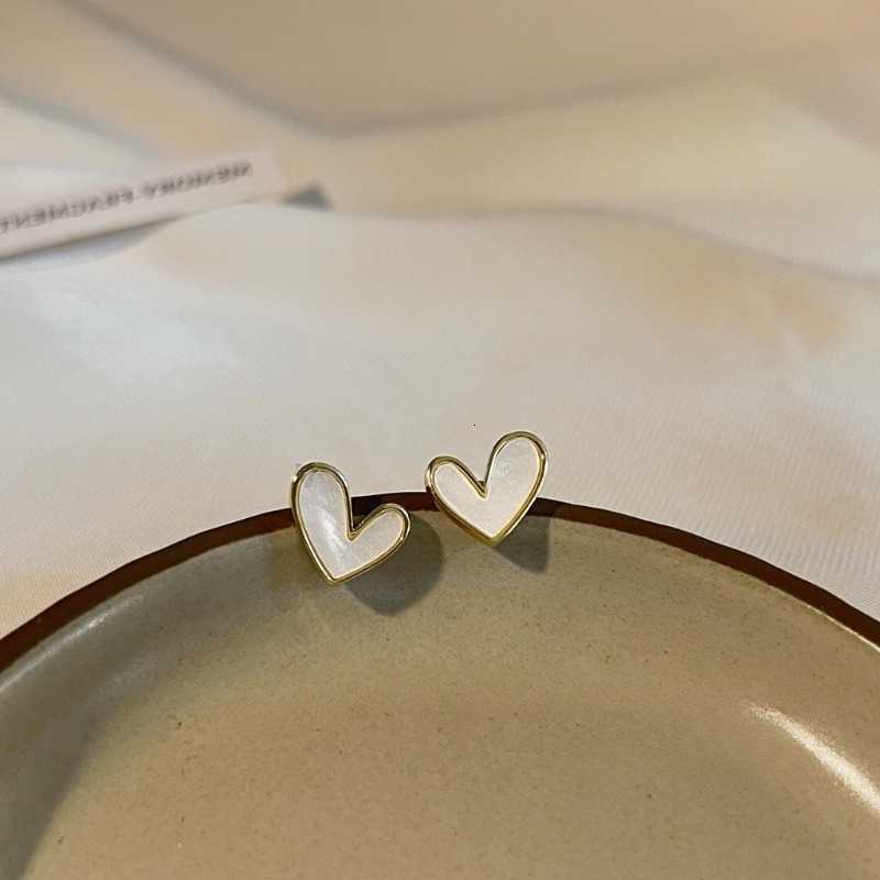 Heart Shaped Blue White Vintage Stud Earrings Female Temperament Niche Earrings Ins Retro Little Peach Heart Ear Jewelry M260622