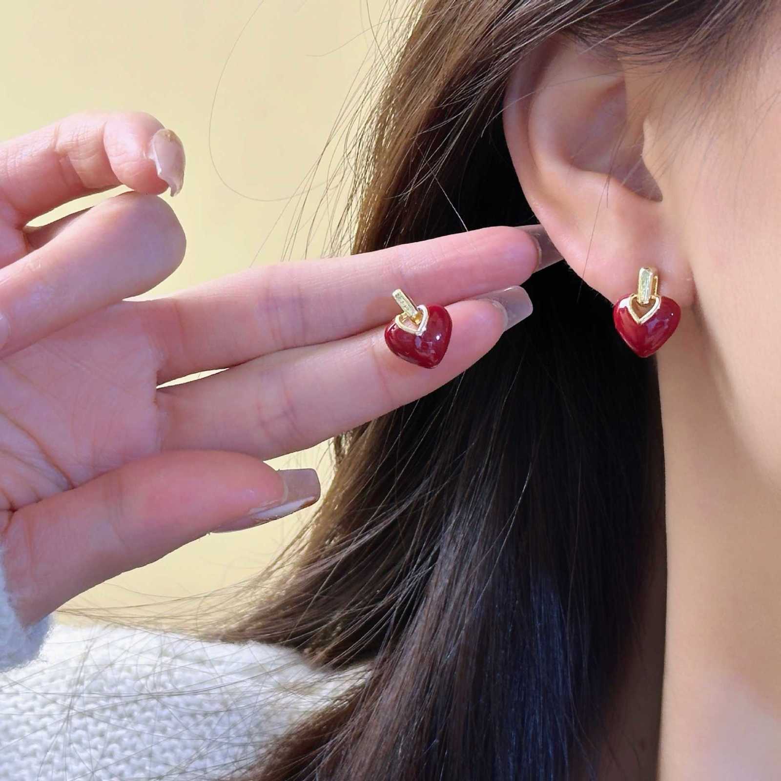 Smooth Color Small Heart Red Stud Earrings for Women Delicate Hyperbole Punk Geometry Party Jewelry Gift M260622