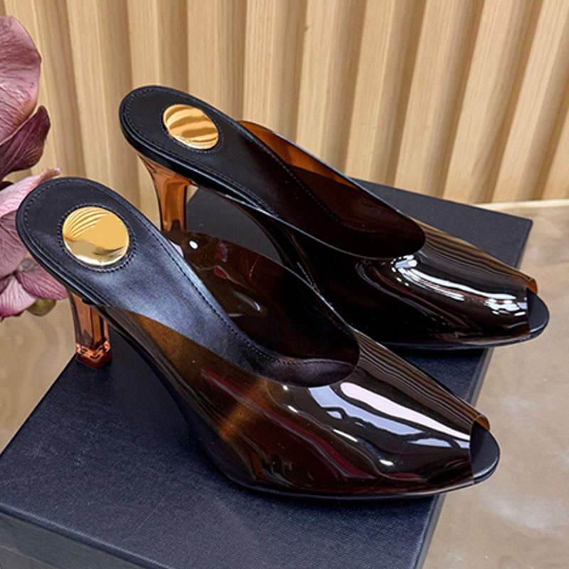 Eleganti ciabatte con tacco aperto sul retro in tartaruga color ambra, décolleté con punta aperta in vernice lucida lucida, sandali eleganti da donn