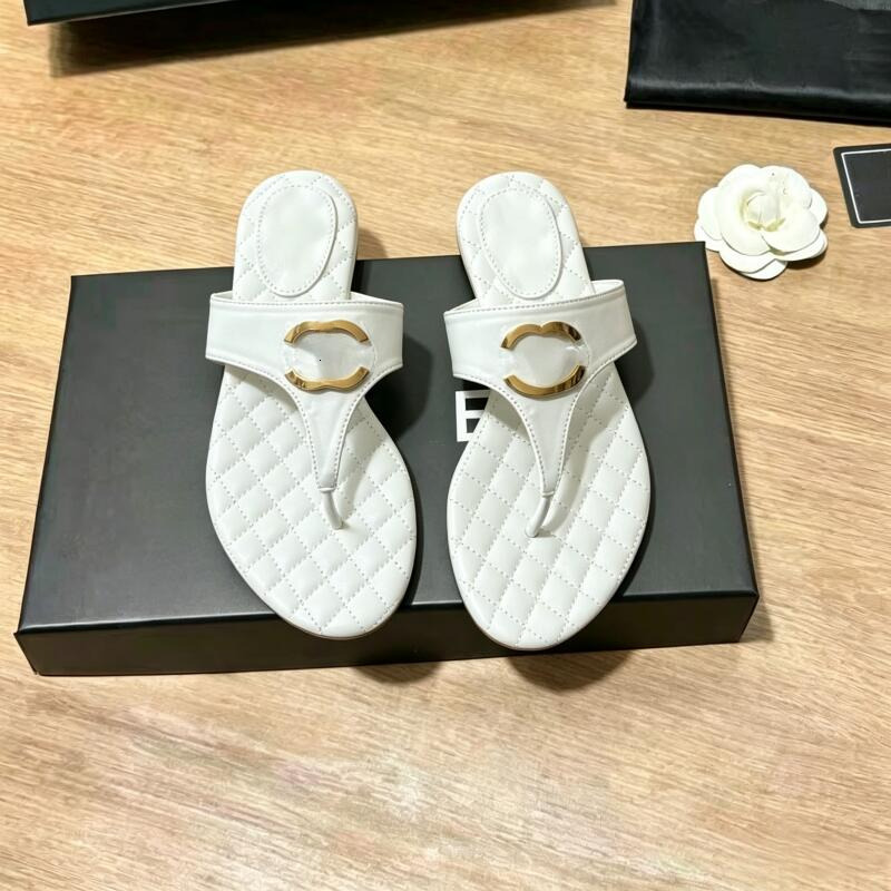 Designer Flower Luxury Women Flat Slippers Soft Leather Clip Flops Non Slip Thick Platform Beach Sandals Suitable For Seaside Resort Street Home Cas