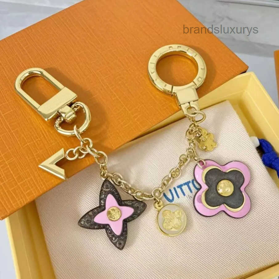 High quality V Keychains luxury designer M69008/m64265 Bag Charm mens and womens fashion bag pendant keychain gift 20 styles