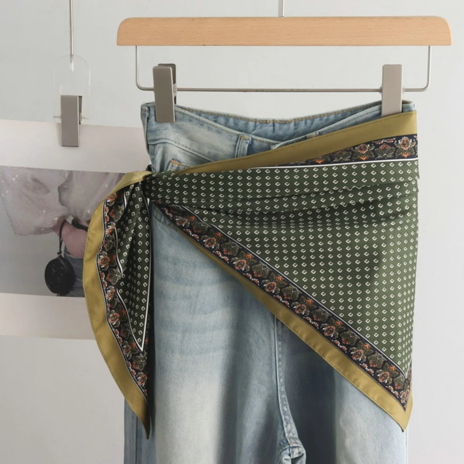 HighEnd Retro TieDye Triangular Binder Headcloth Womens Spring and Summer Niche Fashion AllMatching Scarf Jeans Belt 260623