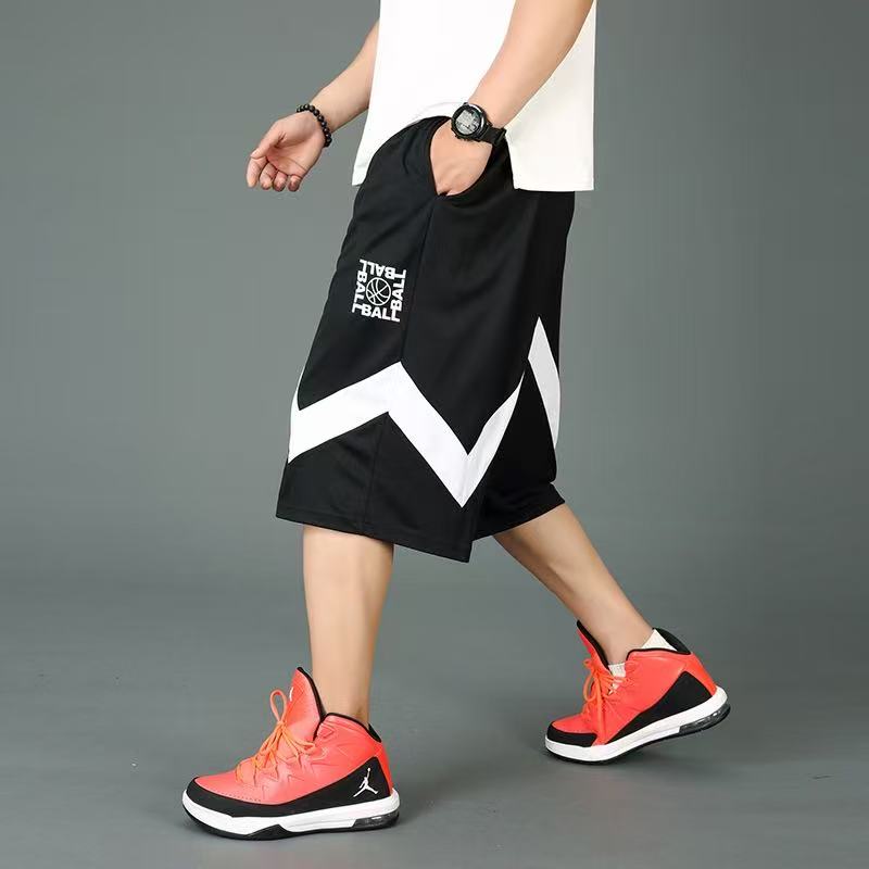 Graffiti Lightning Print Pantaloncini Capri da basket da uomo Pantaloni larghi sportivi con coulisse a gamba larga a 7/8 di lunghezza