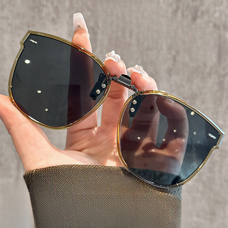 2026 new high-definition flip type anti glare polarized sunglasses, clip on ultra ultraviolet protective polarized sunglasses, essential for travel