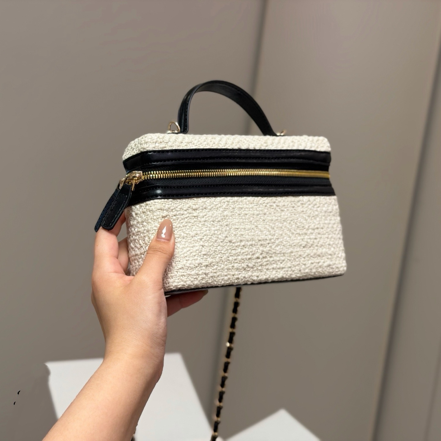 2026 New Tweed Box Handbag Women Luxury Mini Top Handle Purse Black White Contrast Chain Crossbody Bag Vintage Daily Commute Makeup Case Shoulder Ba