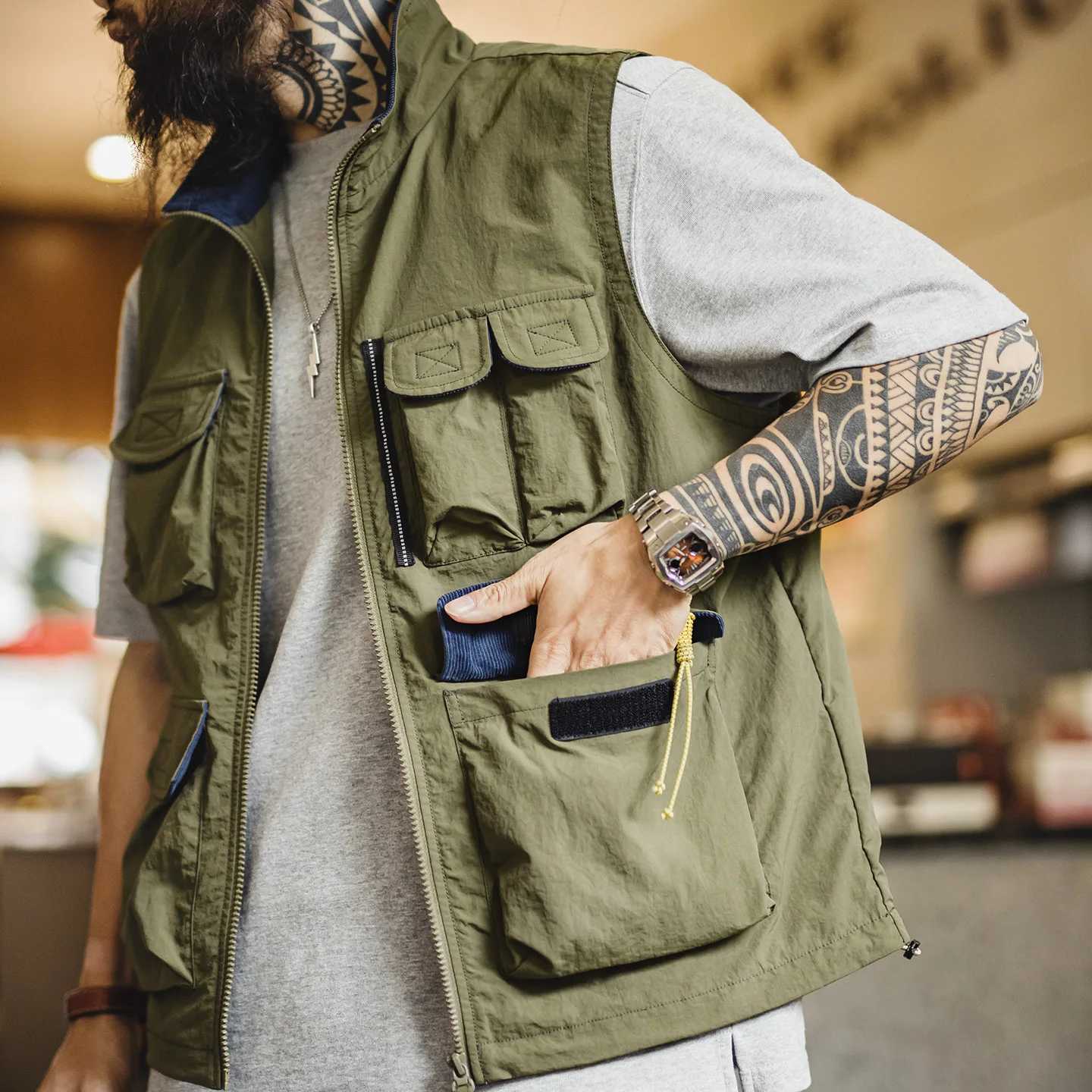 Maden Mens Casual Multi Pocket Utility Vest Lightweight Tactical Sveless Jacket Outdoor Hiking Vest Spring Outwear Q260623