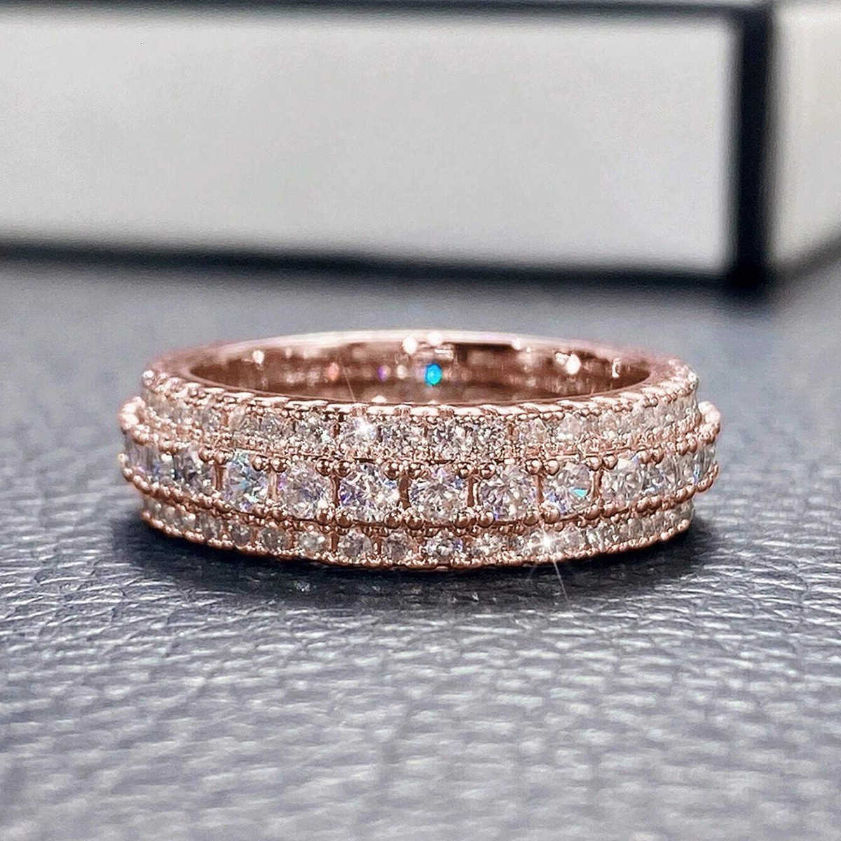 Luxury Designer Jewelry Mens And Womens Luxury Diamond Rings Set With Full Diamond Rings ShinAnd Popular Jewelry Brand cessories D260623