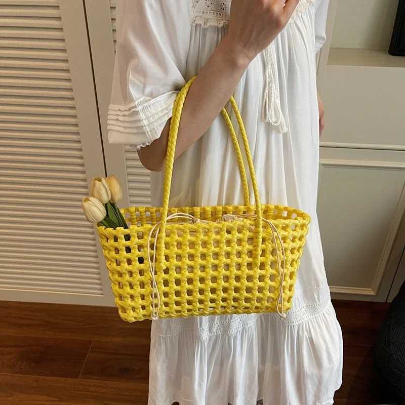 Summer Hollow Out PU Solid Color Shoulder Bags 2026 Hot Sale Large Capacity Bags for Women Vai Commuting Womens Handbag X260623