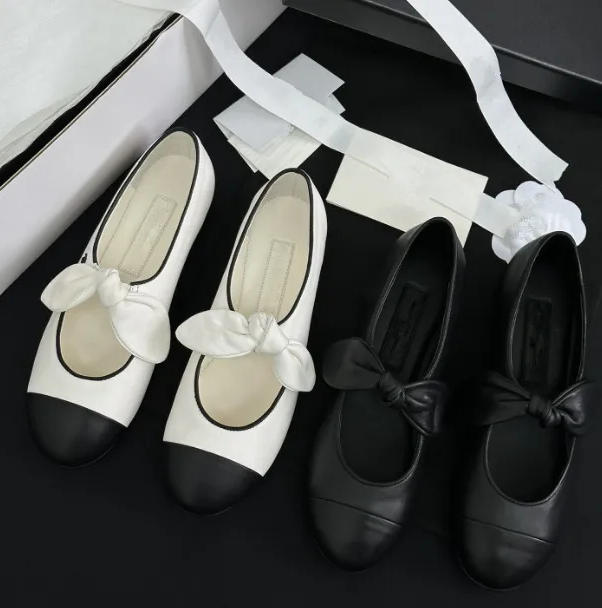 Designer women ballet shoes Rabbit ears Belt buckle Bow Ribbons women's dance Vacation thick heels shoes classic girl Leather Black white Ladie