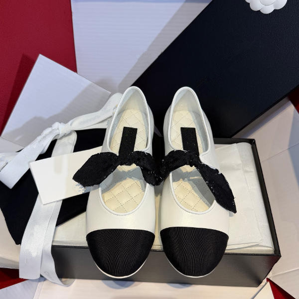 Designer women ballet shoes Rabbit ears Belt buckle Bow Ribbons women's dance Patchwork thick heels shoes classic girl leisure Black white Ladi