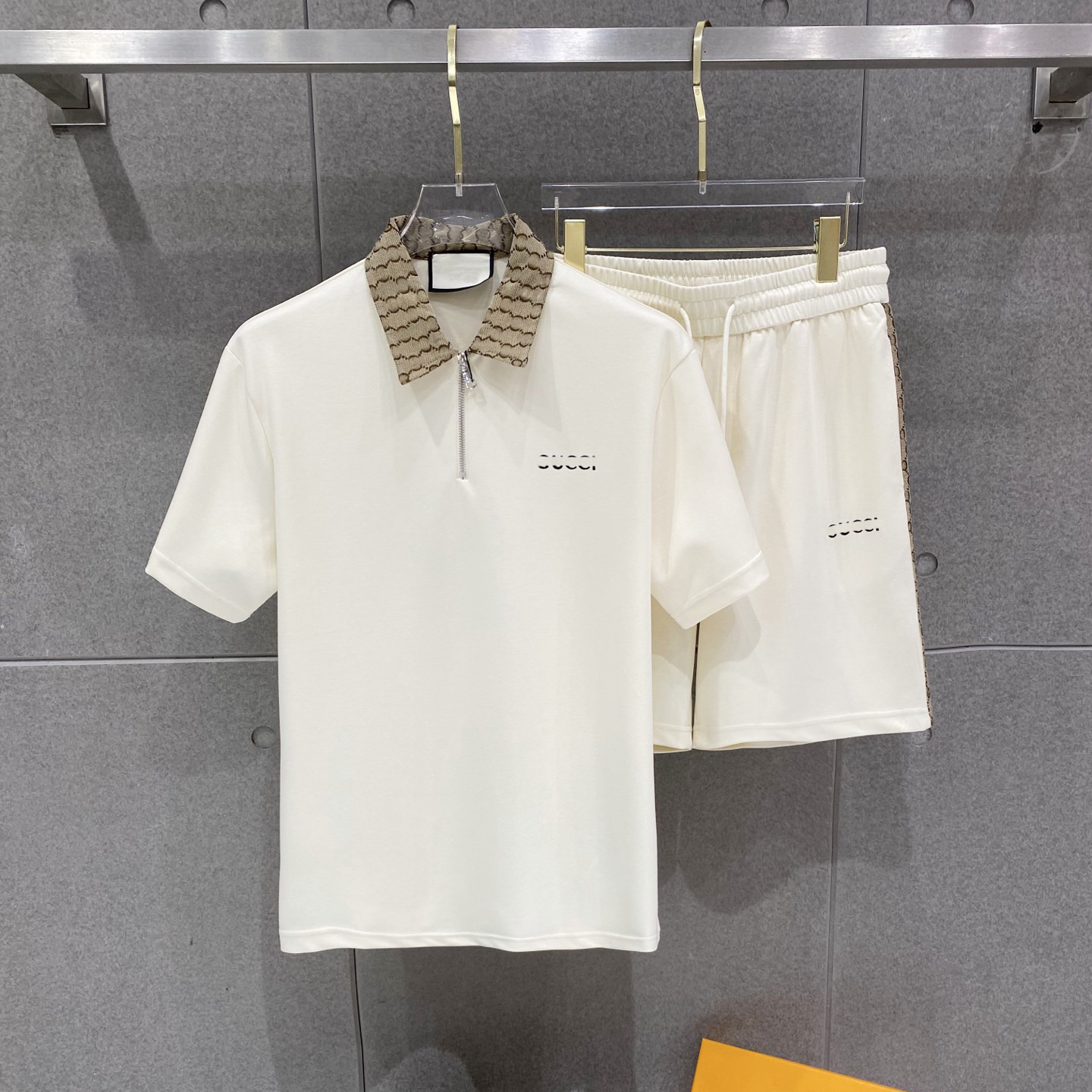 Mens designer polo shirt, mens polo shirt, high-quality knitted material printed classic letter short sleeved shirt, summer casual business set,