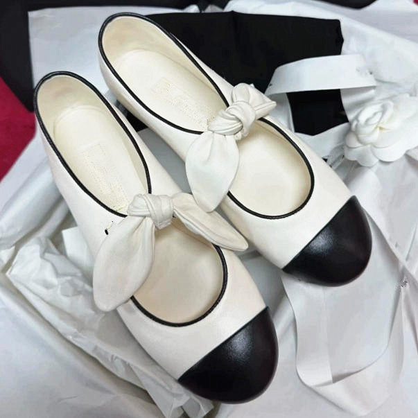 Designer women ballet shoes Rabbit ears Belt buckle Bow Ribbons women's dance Patchwork thick heels shoes classic girl Leather Black white Ladi