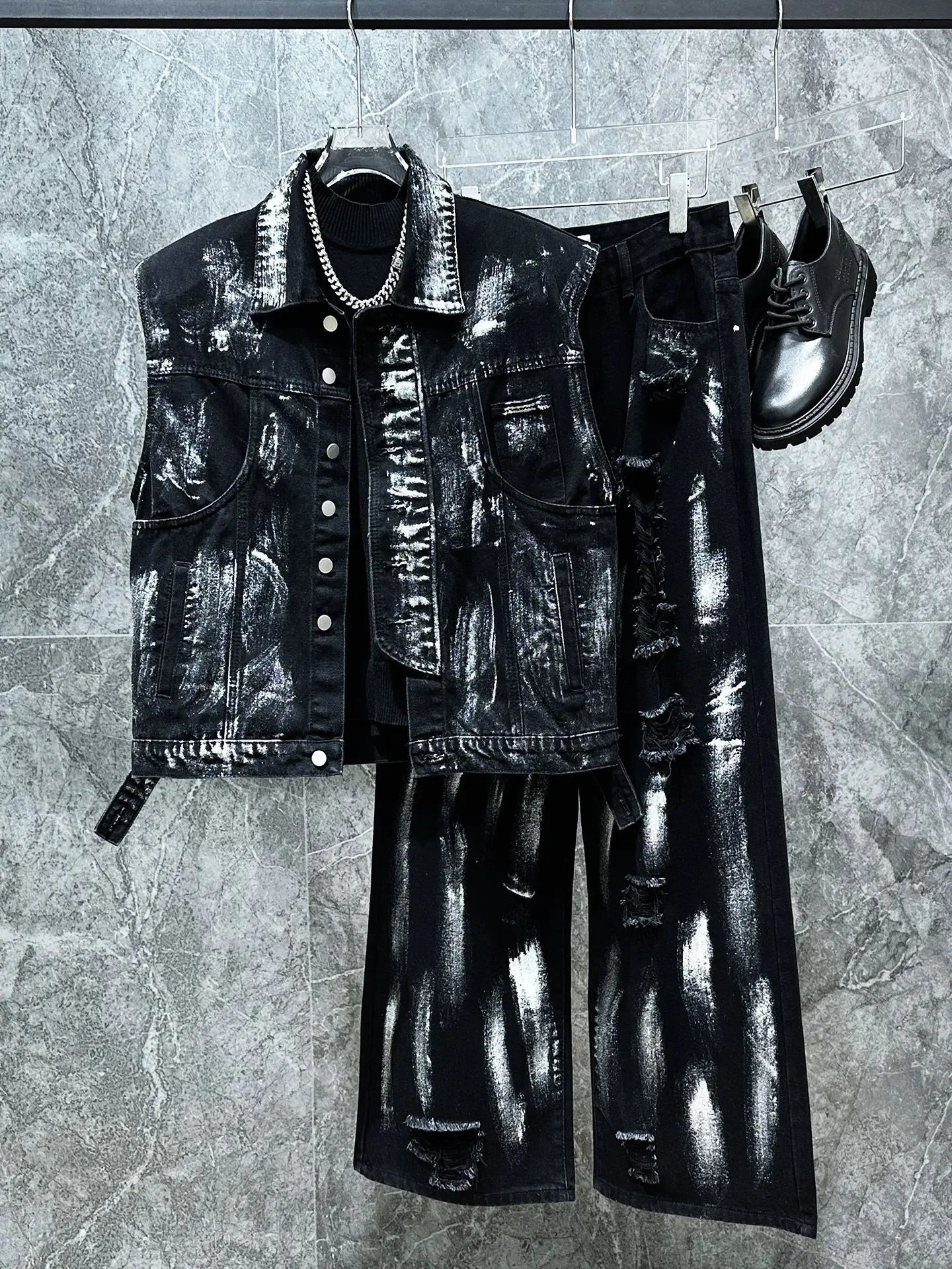 Mens Ripped Jeans Twopiece Set Splashed Ink Vest Jacket Straight Leg Pants American Fashion Autumn High Street Male Denim Sets 260623banjia