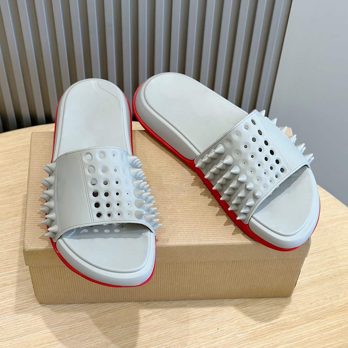 Classic slipper luxury sandale pool slide tazz casual sandals Red color woman men Flat shoes sandal Rubber Designer shoe Top quality slippers 2026 n
