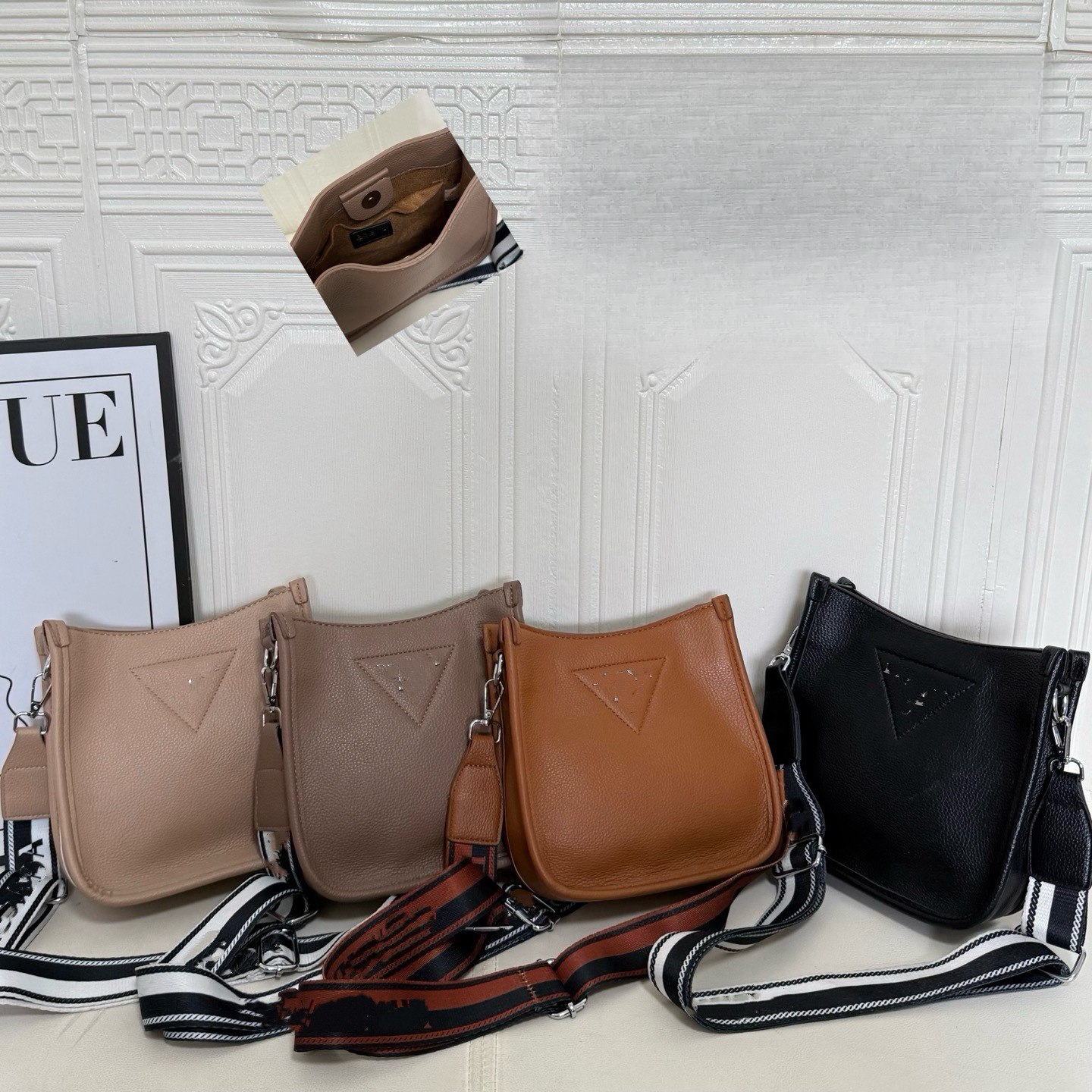 P Lada Triangle 2026 nouveau sac messager en cuir souple Large bandoulière pour les déplacements sac à bandoulière polyvalent grande capacité sac