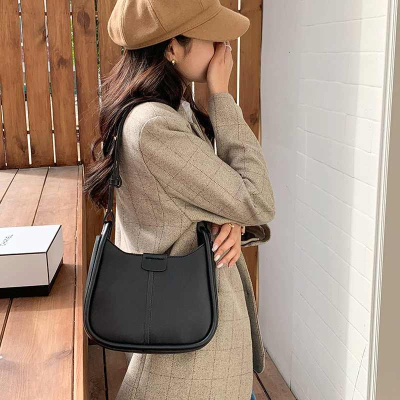 Niche Texture Underarm for Women, Autumn Winter New High-end Fashion Korean Version Saddle Bag, Versatile Shoulder and Crossbody Bag
