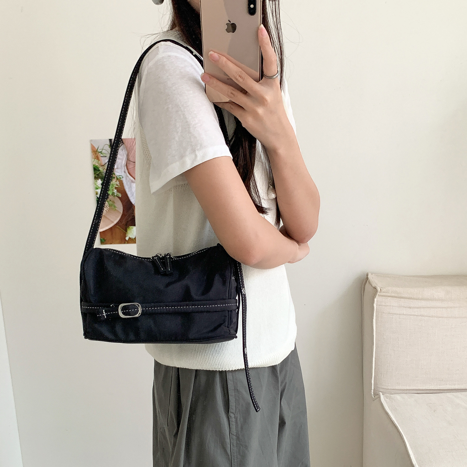 2026 Korean-style summer lightweight niche personalized red crossbody for women, high-end large-capacity nylon shoulder bag stock available