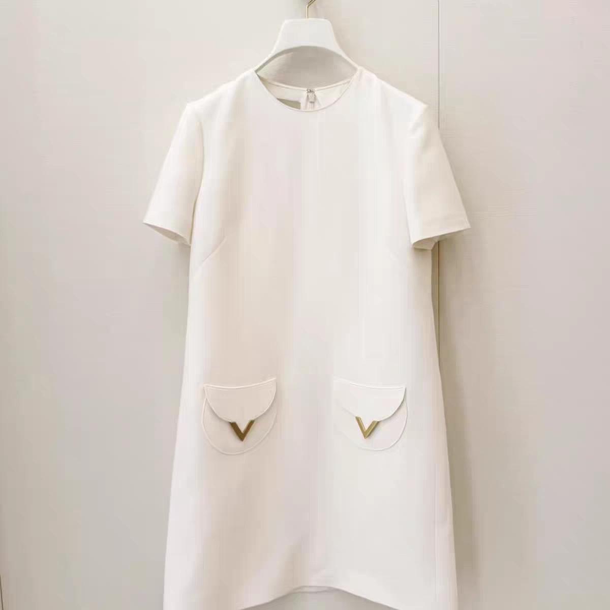 Custom Made Women Dresses Plus Size White/Red Designer Dress Runway Style Metal Letter V Loose Dresses For Womens 62405