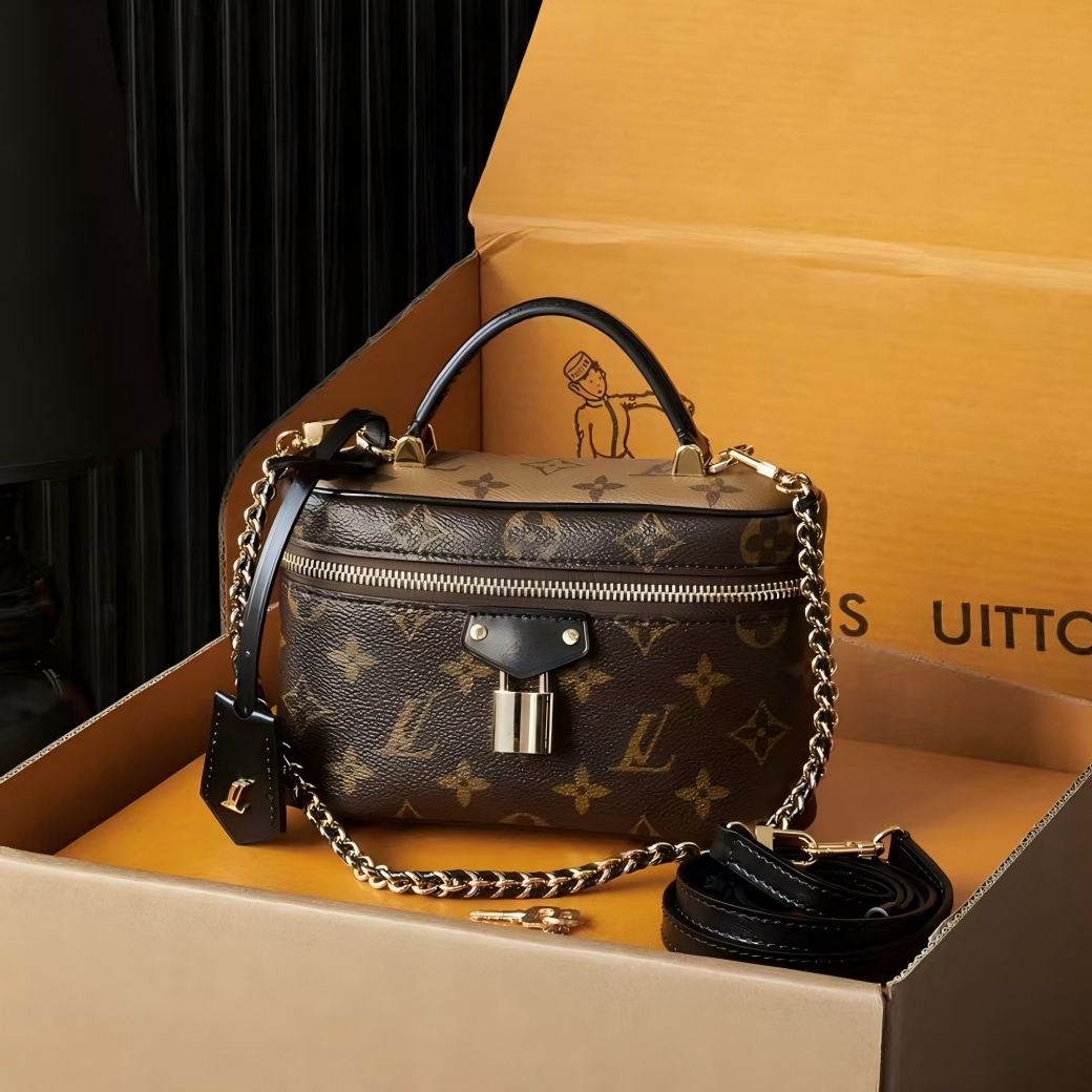 Designer Vanity Chain Pouch Women Shoulder Handbag Classic Mini Makeup Box Travel Toiletry Storage Wash Bag4