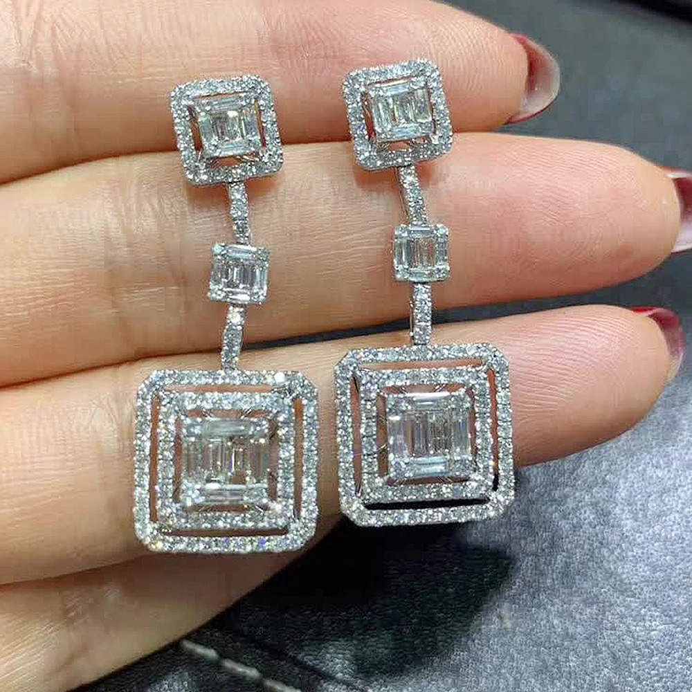 Huitan Pendientes colgantes de Color plateado para mujer con forma geométrica, pendientes colgantes para boda con circonita cúbica completa, joyería