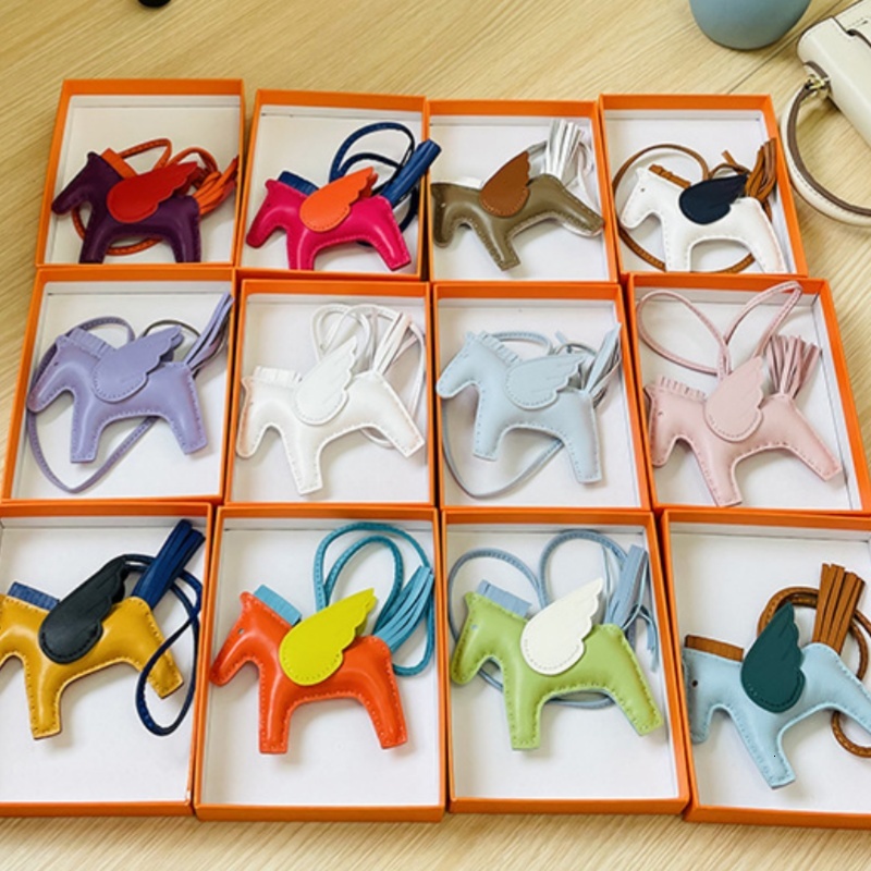 top Keychains womens designer Key rings chains Lanyards Accessories Mini Pegasus pendant PU leather bag charm key chain bag pendant gift tassel acce